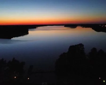 Czarnowodzianka W Pierwszej Linii Brzegowej Z Widokiem Na Jezioro