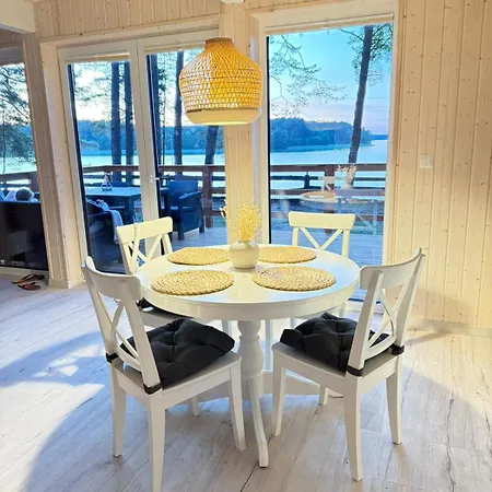 Resort Czarnowodzianka W Pierwszej Linii Brzegowej Z Widokiem Na Jezioro